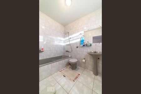 Casa à venda com 413m², 3 quartos e 2 vagasBanheiro da Suíte