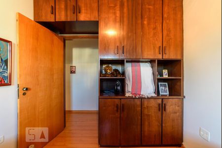 Casa à venda com 413m², 3 quartos e 2 vagasQuarto 1 - Armários