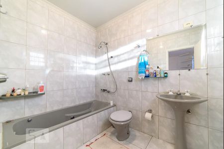 Casa à venda com 413m², 3 quartos e 2 vagasBanheiro da Suíte