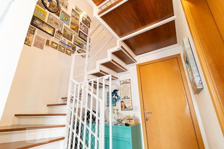 Apartamento à venda com 95m², 2 quartos e 1 vagaEscada