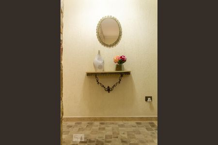 Casa à venda com 150m², 3 quartos e 1 vaga Casa à venda com 150m², 3 quartos e 1 vagaEscadas