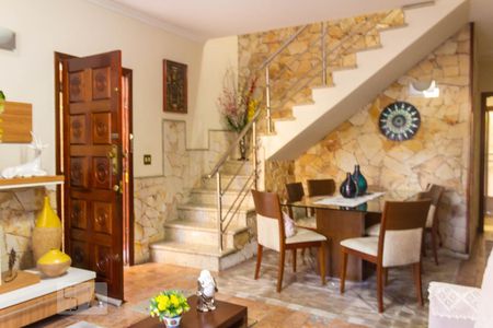 Casa à venda com 150m², 3 quartos e 1 vaga Casa à venda com 150m², 3 quartos e 1 vagaSala de Jantar