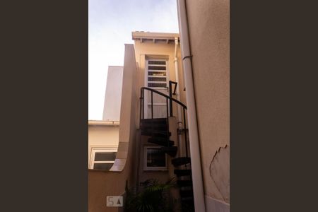 Casa à venda com 150m², 3 quartos e 1 vaga Casa à venda com 150m², 3 quartos e 1 vagaEscritório