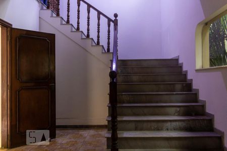 Escada de casa para alugar com 4 quartos, 463m² em Santo Amaro, São Paulo