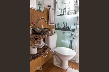 Casa à venda com 70m², 2 quartos e sem vaga Casa à venda com 70m², 2 quartos e sem vagaBanheiro