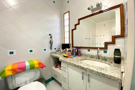 Casa à venda com 270m², 3 quartos e 3 vagasBanheiro da Suíte