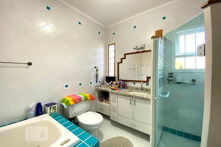 Casa à venda com 270m², 3 quartos e 3 vagasBanheiro da Suíte