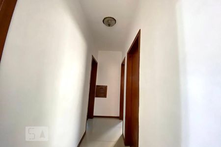 Casa à venda com 270m², 3 quartos e 3 vagasCorredor