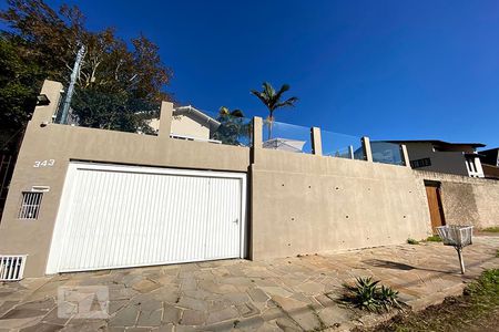 Casa à venda com 270m², 3 quartos e 3 vagasFachada