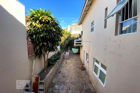 Casa à venda com 270m², 3 quartos e 3 vagasCorredor lateral