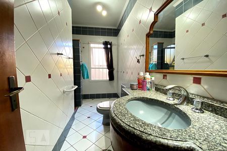 Casa à venda com 270m², 3 quartos e 3 vagasBanheiro 2