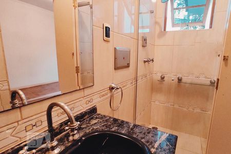 Casa à venda com 500m², 4 quartos e 5 vagasBanheiro 2