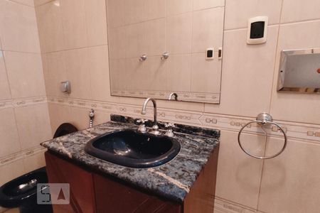 Casa à venda com 500m², 4 quartos e 5 vagasBanheiro 2