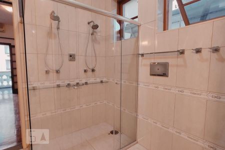 Casa à venda com 500m², 4 quartos e 5 vagasBanheiro 1