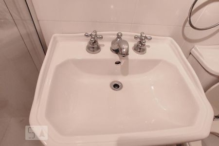 Casa à venda com 500m², 4 quartos e 5 vagasBanheiro de Serviço 3