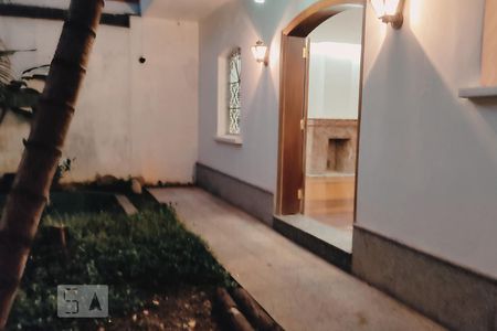 Casa à venda com 500m², 4 quartos e 5 vagasFachada