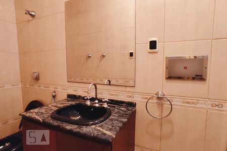 Casa à venda com 500m², 4 quartos e 5 vagasBanheiro 2