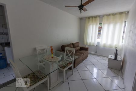 Sala de apartamento para alugar com 1 quarto, 37m² em Taquara, Rio de Janeiro