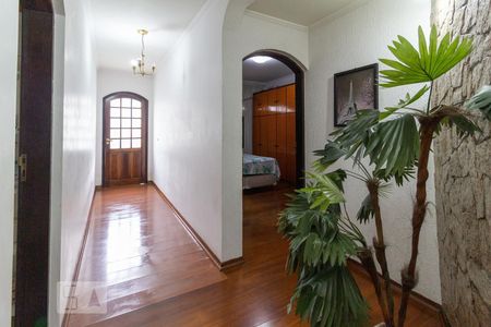Casa à venda com 351m², 5 quartos e 4 vagasCorredor