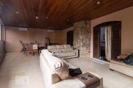 Casa à venda com 351m², 5 quartos e 4 vagasVaranda