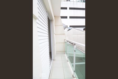 Casa de condomínio à venda com 105m², 3 quartos e 2 vagasSacada