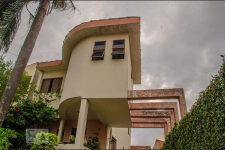 Casa à venda com 270m², 4 quartos e 7 vagasEntrada