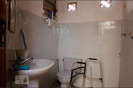 Casa à venda com 270m², 4 quartos e 7 vagasBanheiro de Serviço