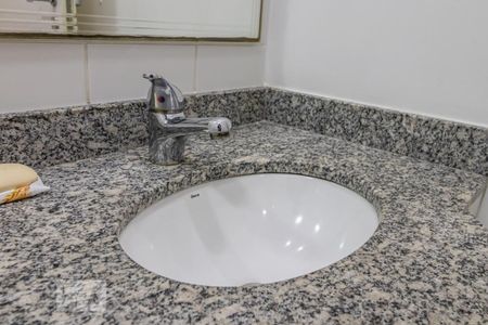 Apartamento à venda com 77m², 2 quartos e 1 vagaDetalhe do Banheiro Social