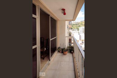 Apartamento à venda com 114m², 3 quartos e 1 vaga Apartamento à venda com 114m², 3 quartos e 1 vagaVaranda