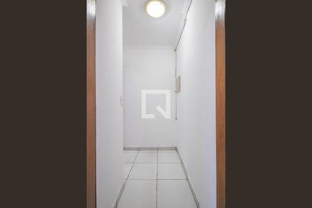 Corredor de casa para alugar com 1 quarto, 50m² em Km 18, Osasco