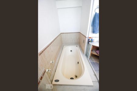 Apartamento à venda com 222m², 4 quartos e 3 vagasBanheiro da Suíte 1