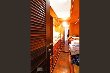 Apartamento à venda com 222m², 4 quartos e 3 vagasCloset da Suíte 1