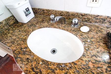 Apartamento à venda com 222m², 4 quartos e 3 vagasBanheiro da Suíte 2