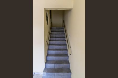 Sala - Acesso ao 2º andar de casa para alugar com 3 quartos, 110m² em Olaria, Rio de Janeiro