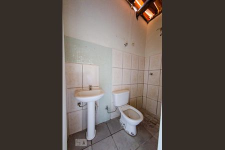 Banheiro de casa para alugar com 3 quartos, 40m² em Carlos Prates, Belo Horizonte