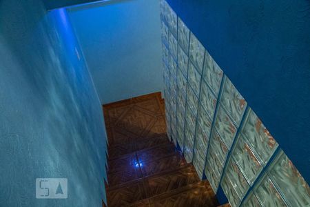 Casa à venda com 300m², 3 quartos e 3 vagasEscada