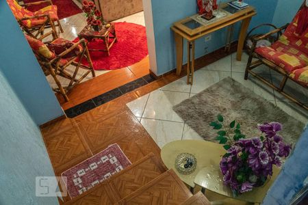 Casa à venda com 300m², 3 quartos e 3 vagasEscada