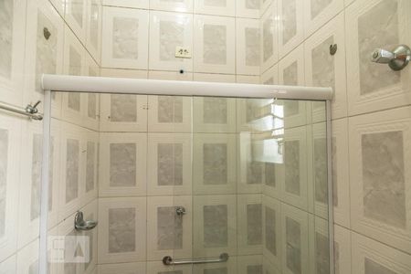 Casa à venda com 300m², 3 quartos e 3 vagasSobrado Fundos - Banheiro da Suíte 2