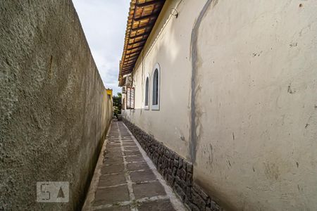 Casa à venda com 600m², 3 quartos e 4 vagasCorredor Lateral Esquerdo