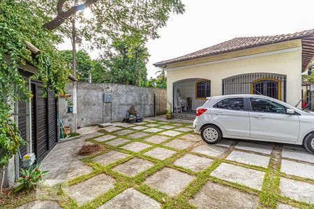 Casa à venda com 600m², 3 quartos e 4 vagasFachada e Garagem