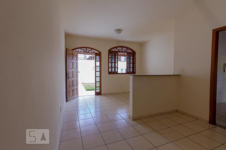 Sala de casa para alugar com 3 quartos, 85m² em São João Batista (venda Nova), Belo Horizonte