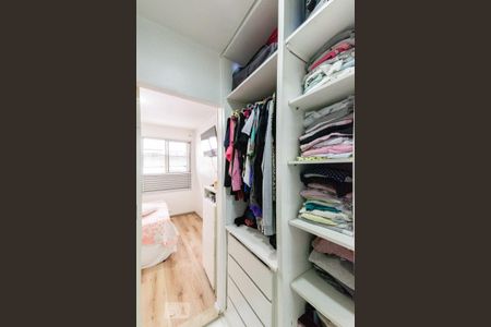 Apartamento à venda com 105m², 3 quartos e 1 vaga Apartamento à venda com 105m², 3 quartos e 1 vagaCloset