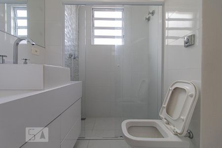 Banheiro de apartamento para alugar com 1 quarto, 45m² em Bela Vista, São Paulo