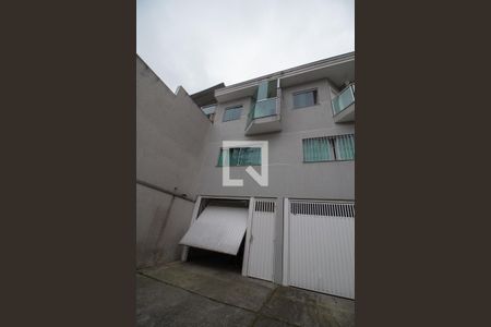 Casa de condomínio à venda com 140m², 2 quartos e 2 vagas Casa de condomínio à venda com 140m², 2 quartos e 2 vagasFachada