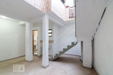 Vista sala ou quarto de casa para alugar com 1 quarto, 75m² em Jardim Dourado, Guarulhos
