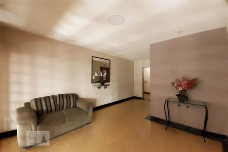 Apartamento à venda com 70m², 2 quartos e 1 vaga Apartamento à venda com 70m², 2 quartos e 1 vagaÁrea comum - Hall social