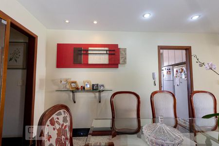 Casa à venda com 300m², 4 quartos e 2 vagas Casa à venda com 300m², 4 quartos e 2 vagasSala de Jantar