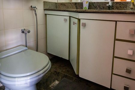 Casa à venda com 300m², 4 quartos e 2 vagas Casa à venda com 300m², 4 quartos e 2 vagasBanheiro da Suíte 2