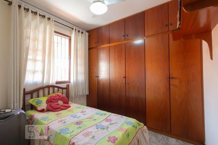 Casa à venda com 300m², 4 quartos e 2 vagas Casa à venda com 300m², 4 quartos e 2 vagasQuarto 2