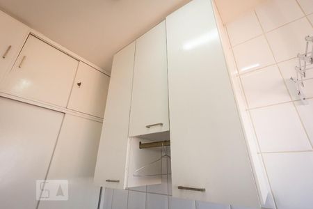 Casa à venda com 300m², 4 quartos e 2 vagas Casa à venda com 300m², 4 quartos e 2 vagasÁrea de Serviço - Armário